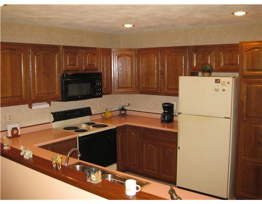 192 New Road Exeter, RI 02822 - Photo 5 of 8 Kitchen. FULLY APPLIANCED OAK KITCHEN