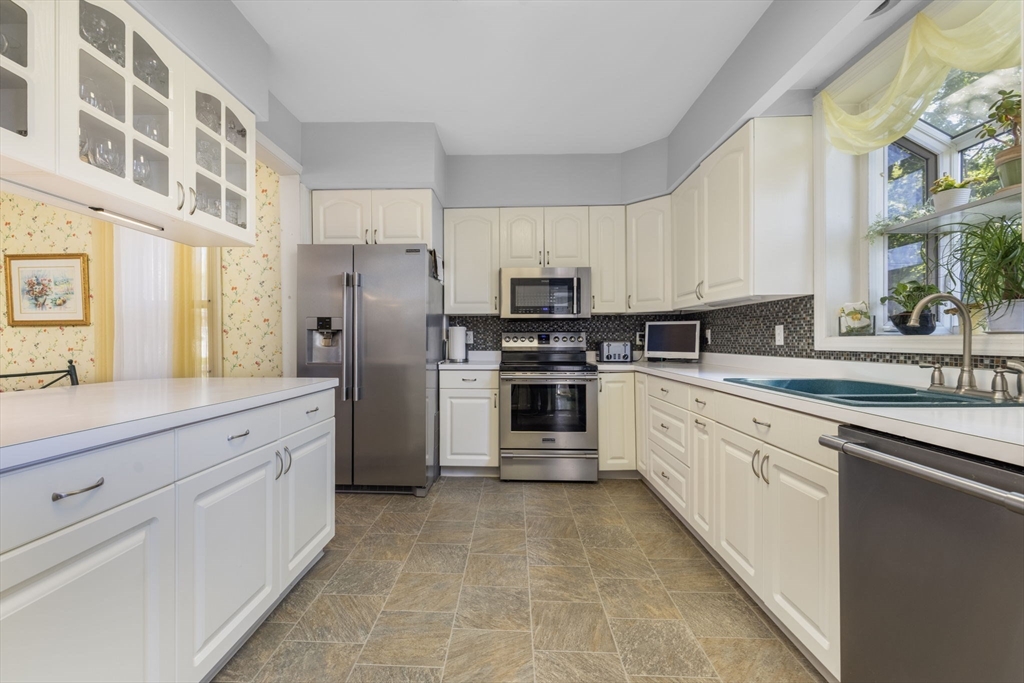956 Maple Street Fall River, MA 02720 - Photo 6 of 42
