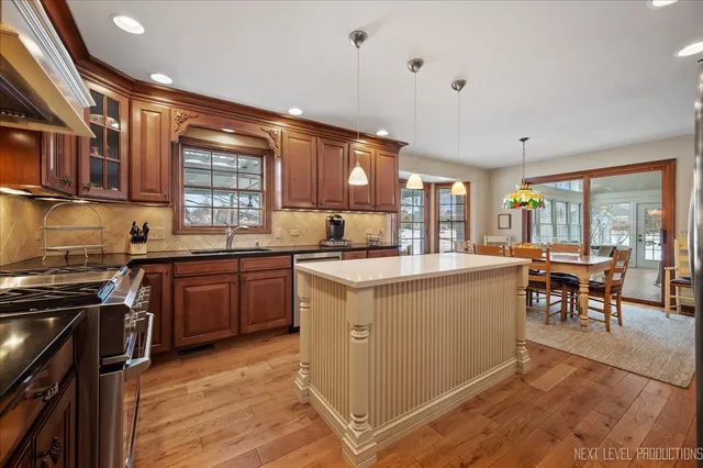 $850,000 | 730 Persimmon Drive, St. Charles, IL 60174