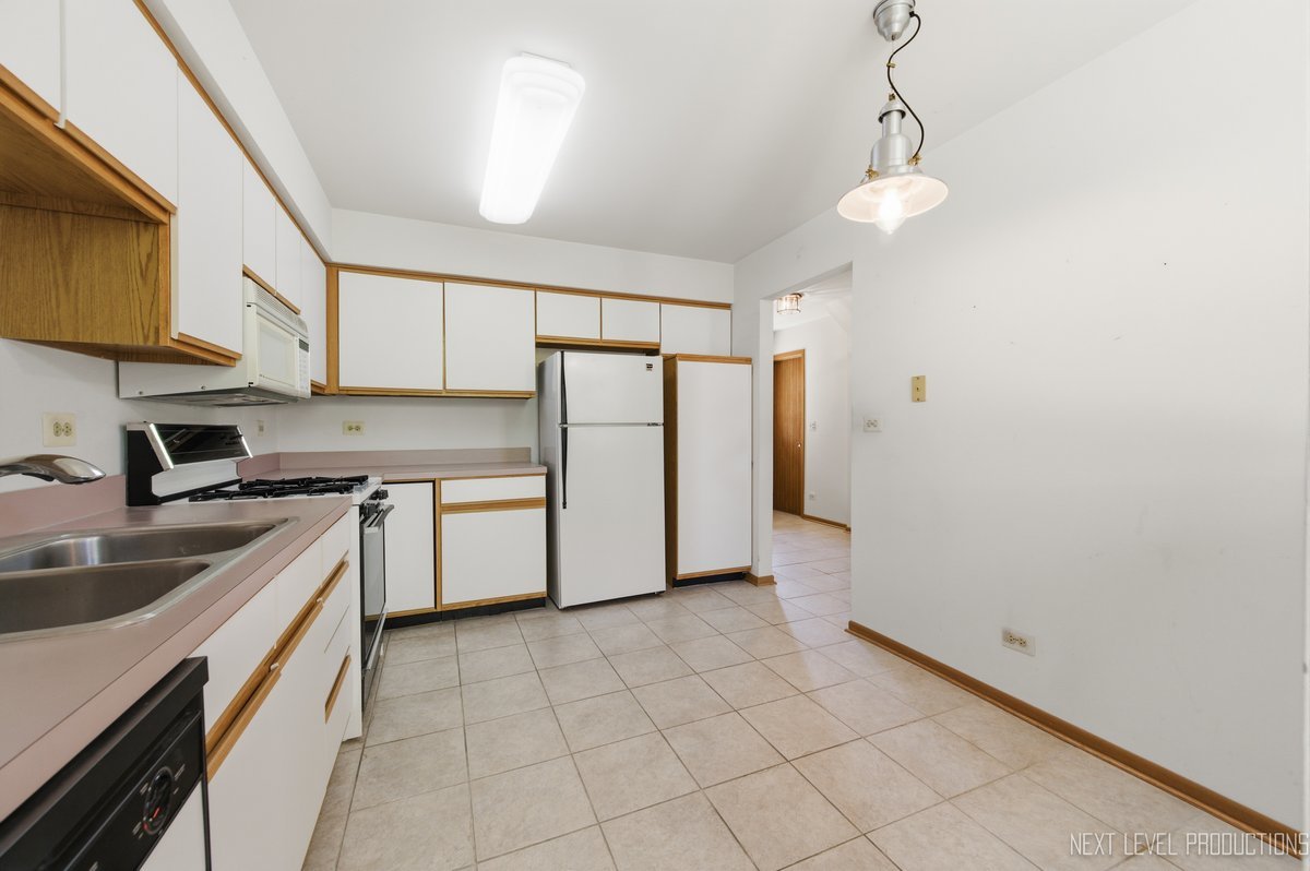 1334 Coldspring Road, Unit 1334 Carol Stream, IL 60188 - Photo 9 of 24