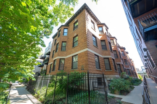 665 West Barry Avenue, Unit 2S Chicago, IL 60657 - Photo 1 of 10 a view of a house with a yard
