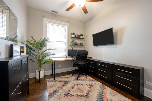 665 West Barry Avenue, Unit 2S Chicago, IL 60657 - Photo 7 of 10 a living room with furniture and a flat screen tv