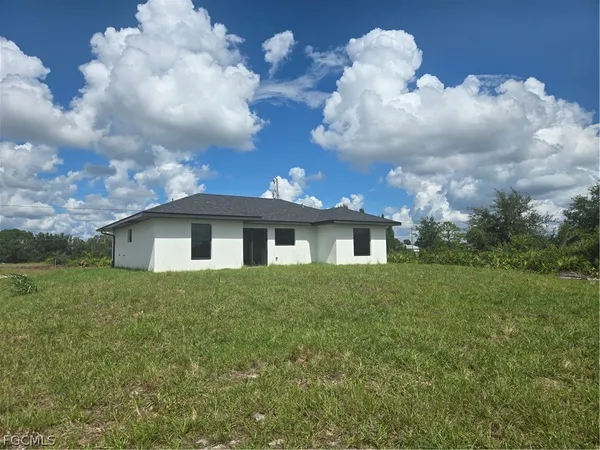 $1,950 | 2707 30th Street Southwest, Lehigh Acres, FL 33976