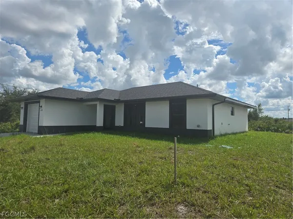 $1,950 | 2707 30th Street Southwest, Lehigh Acres, FL 33976