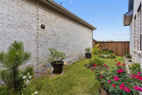 $449,900 | 2073 Spotted Fawn Drive, Arlington, TX 76005