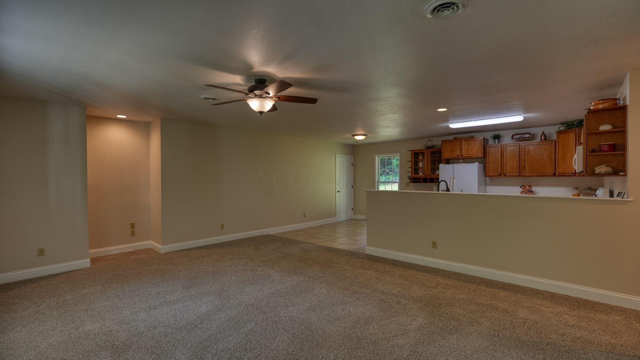 13182 Peacock Road Cambridge, OH 43725 - Photo 10 of 43 L1els-rI