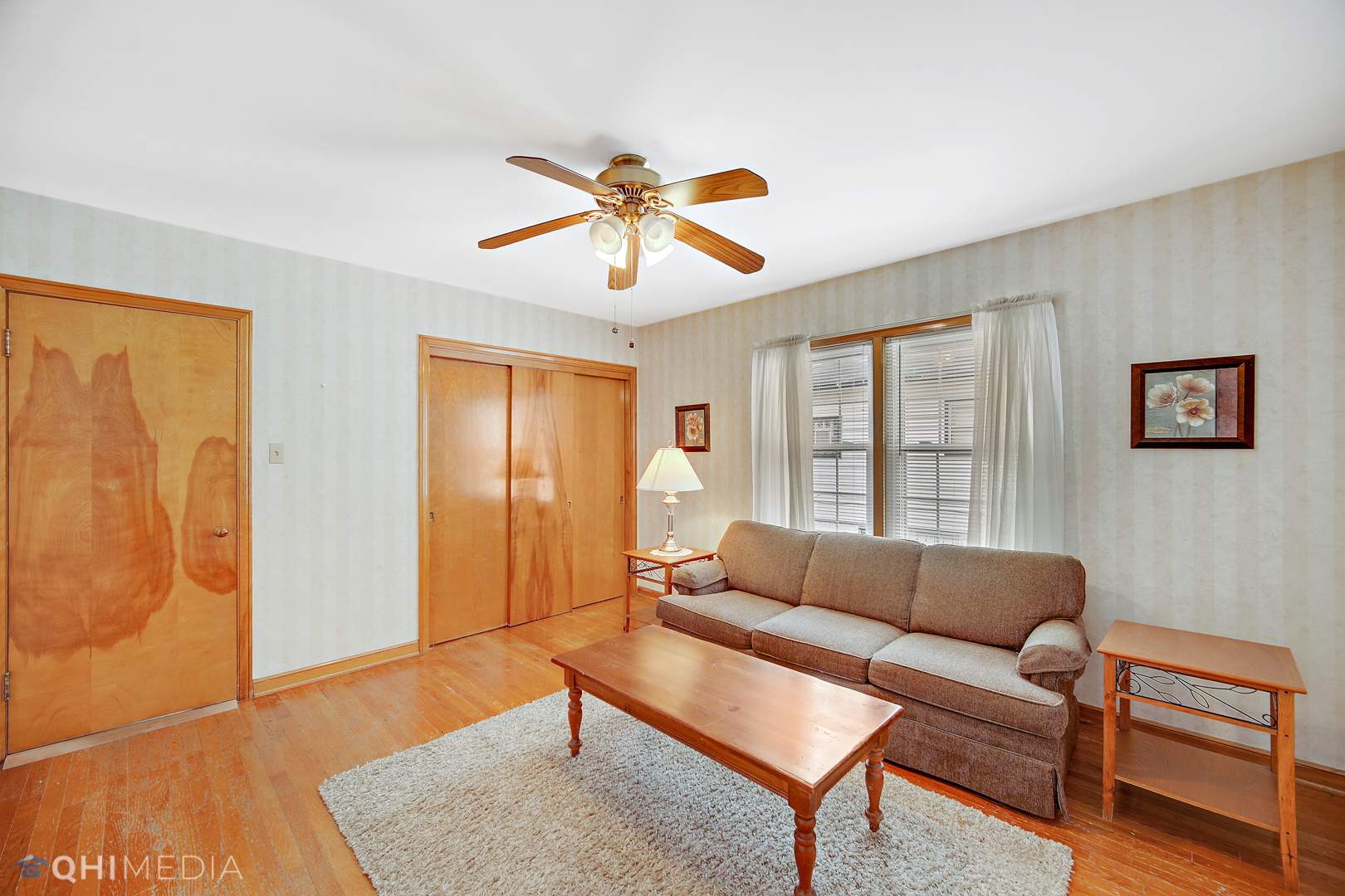 1442 Ridge Road Homewood, IL 60430 - Photo 6 of 25 a living room with furniture and a window
