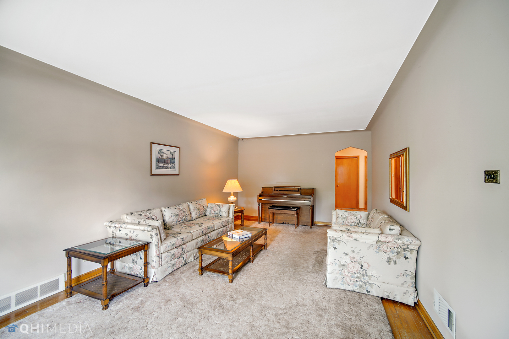 1442 Ridge Road Homewood, IL 60430 - Photo 10 of 25 a living room with furniture and a flat screen tv
