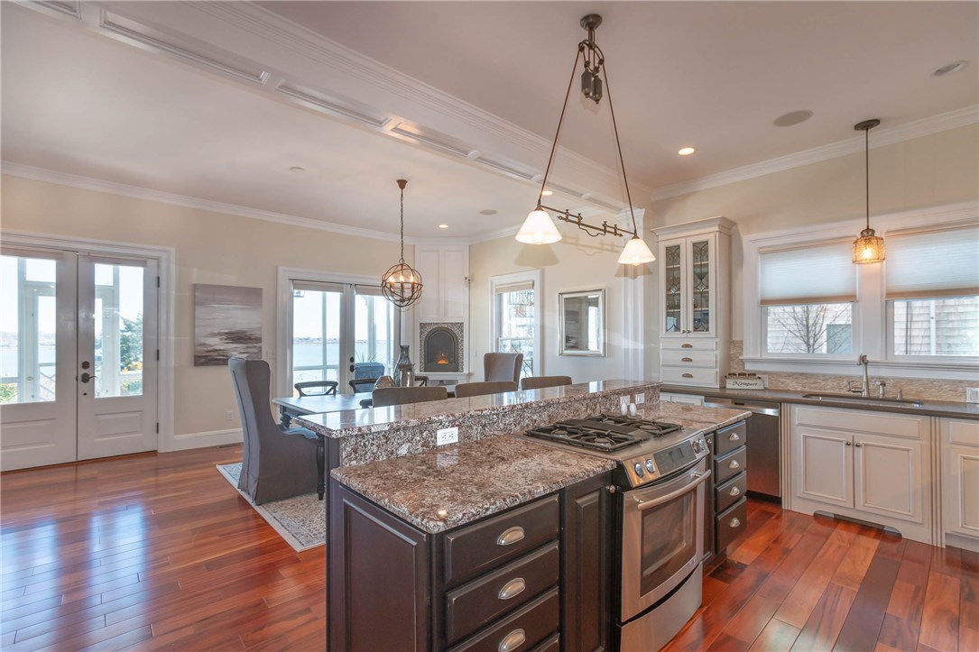 9 Cliff Terrace Newport, RI 02840 - Photo 11 of 40 Open concept coastal living.