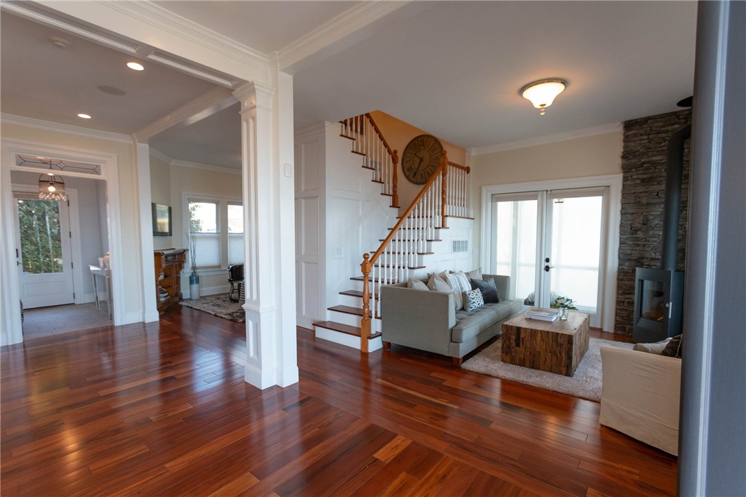 9 Cliff Terrace Newport, RI 02840 - Photo 16 of 40 Ocean facing living room.