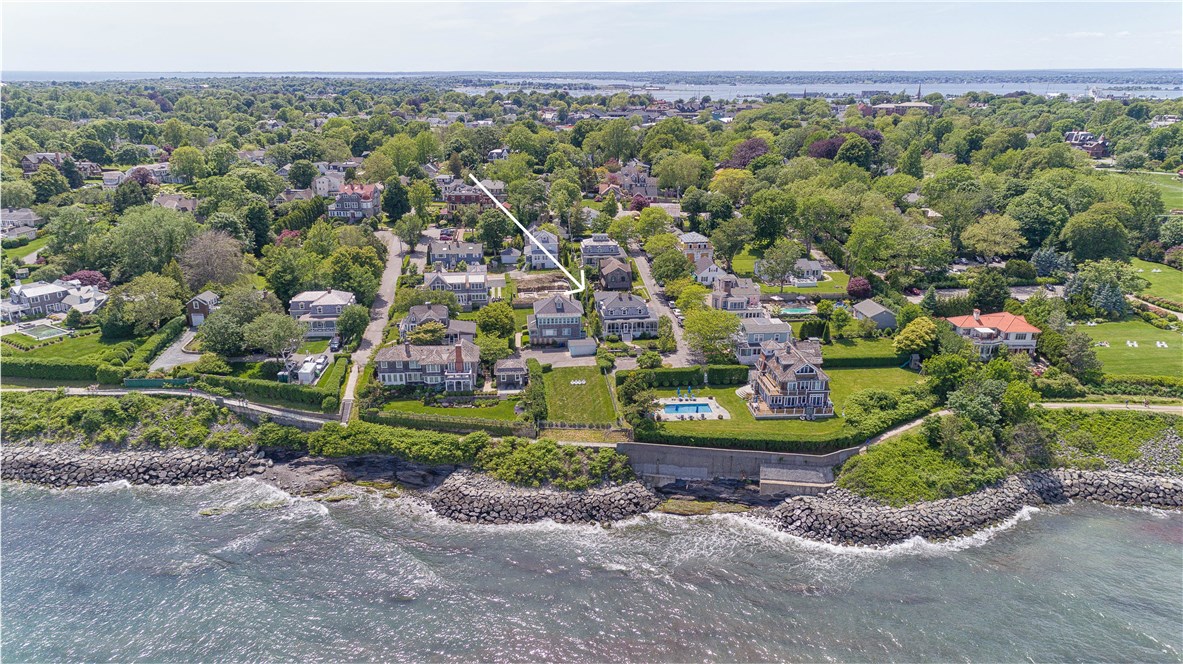 9 Cliff Terrace Newport, RI 02840 - Photo 2 of 40 Completely transformed 4,388 sq. ft. 5 bedroom historic cottage