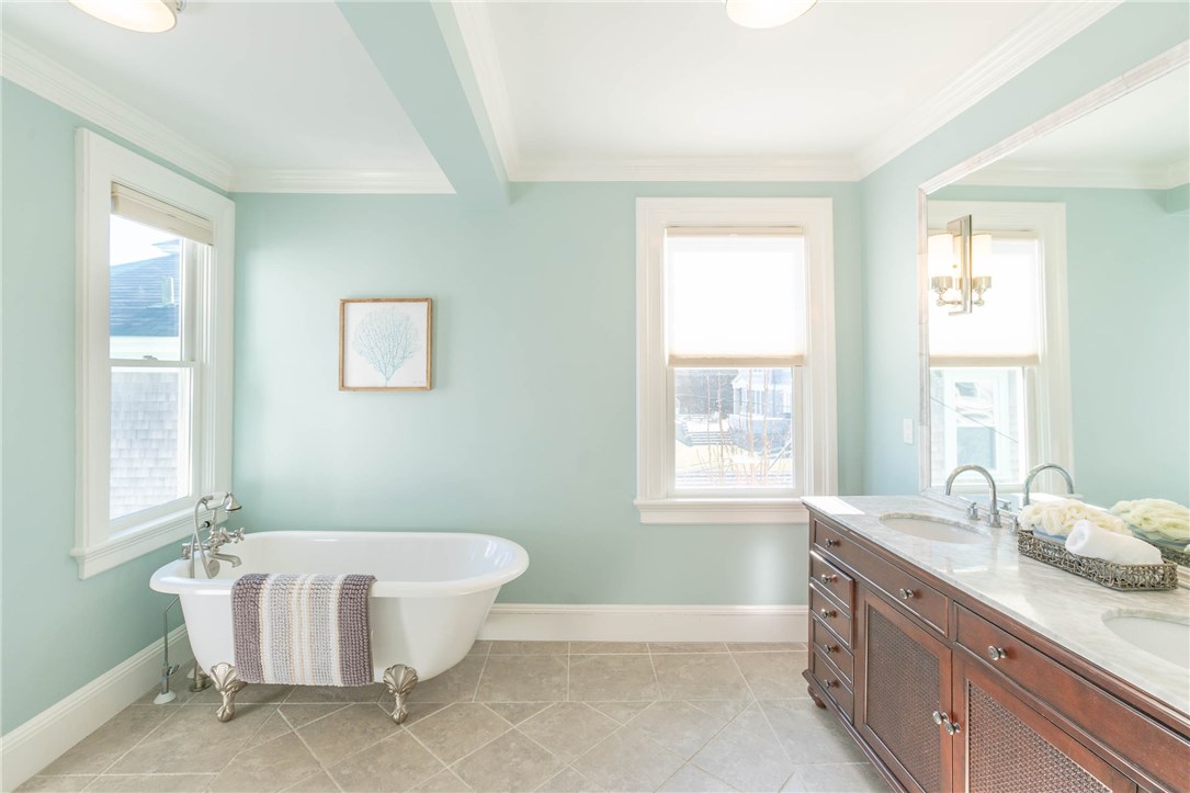 9 Cliff Terrace Newport, RI 02840 - Photo 26 of 40 Master bathroom.