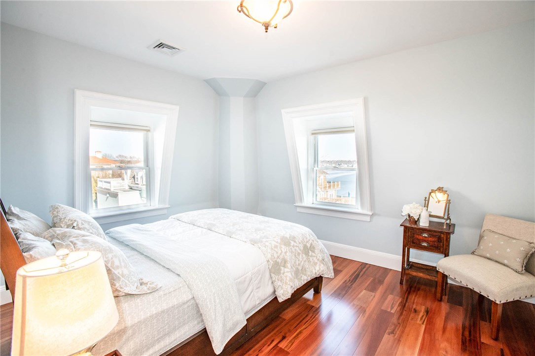 9 Cliff Terrace Newport, RI 02840 - Photo 29 of 40 Ocean facing bedroom.