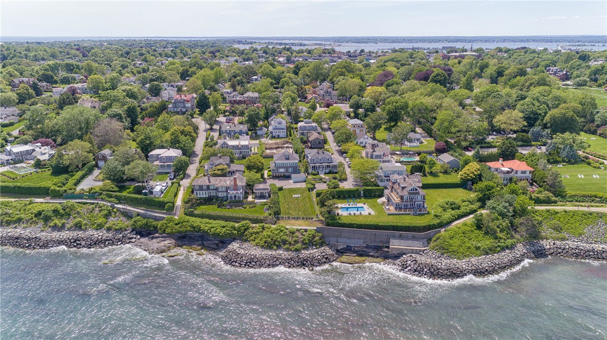 9 Cliff Terrace Newport, RI 02840 - Photo 39 of 40 Private enclave close to Bellevue Avenue
