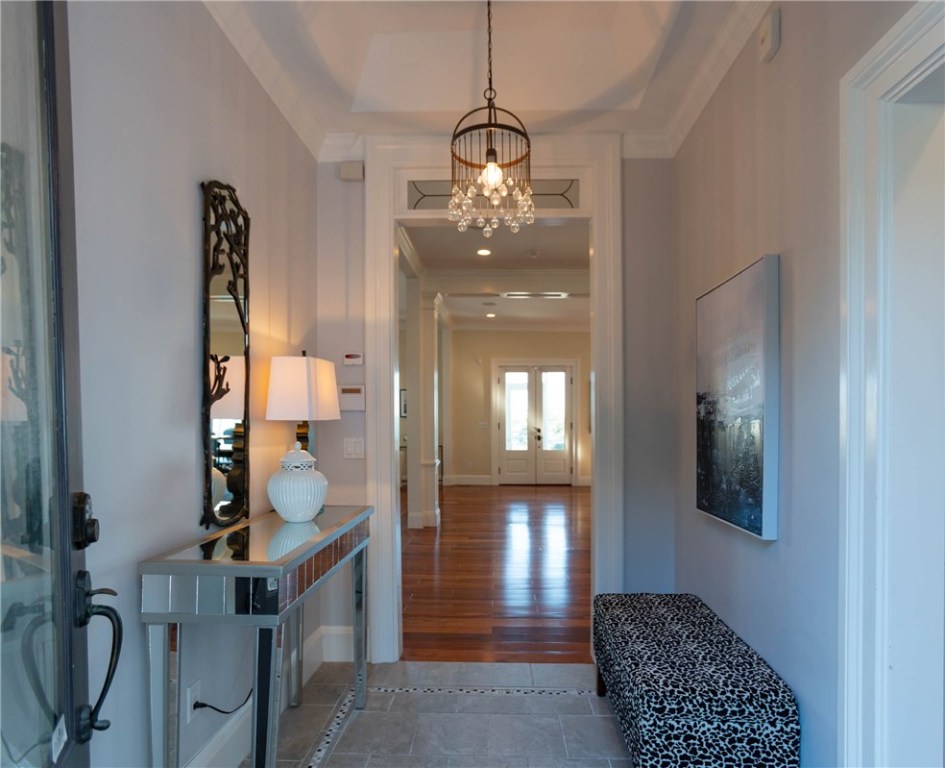 9 Cliff Terrace Newport, RI 02840 - Photo 9 of 40 Entry foyer.