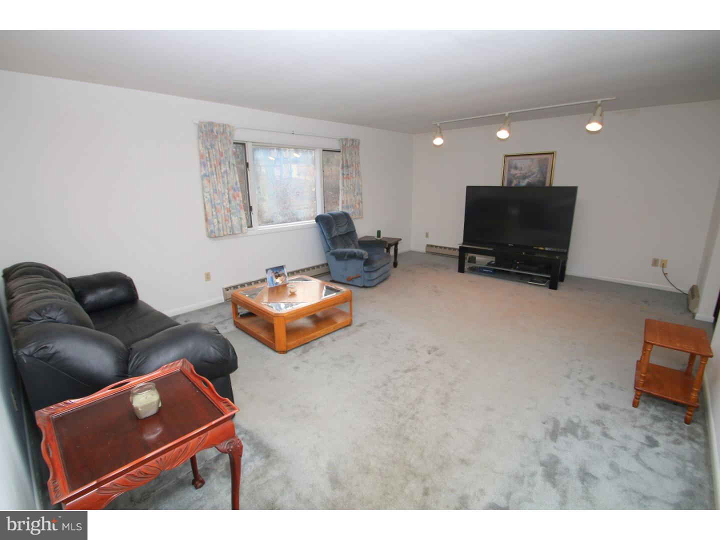 697 State Road Coopersburg, PA 18036 - Photo 4 of 25 Gallery Image 4