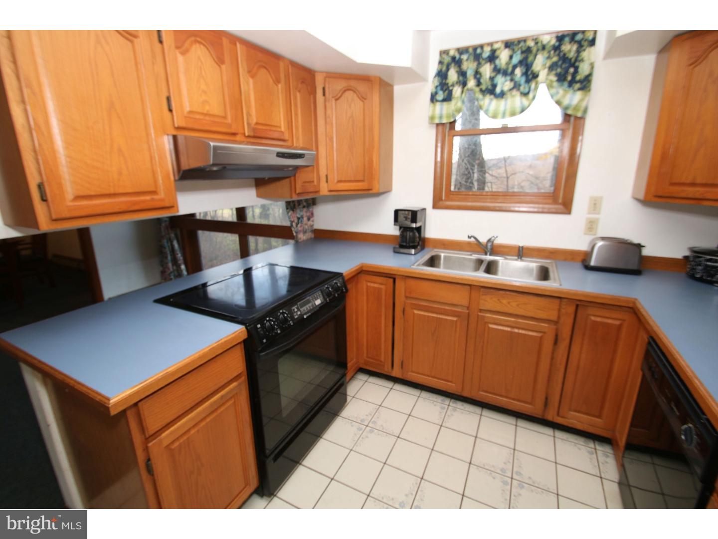 697 State Road Coopersburg, PA 18036 - Photo 9 of 25 Gallery Image 9