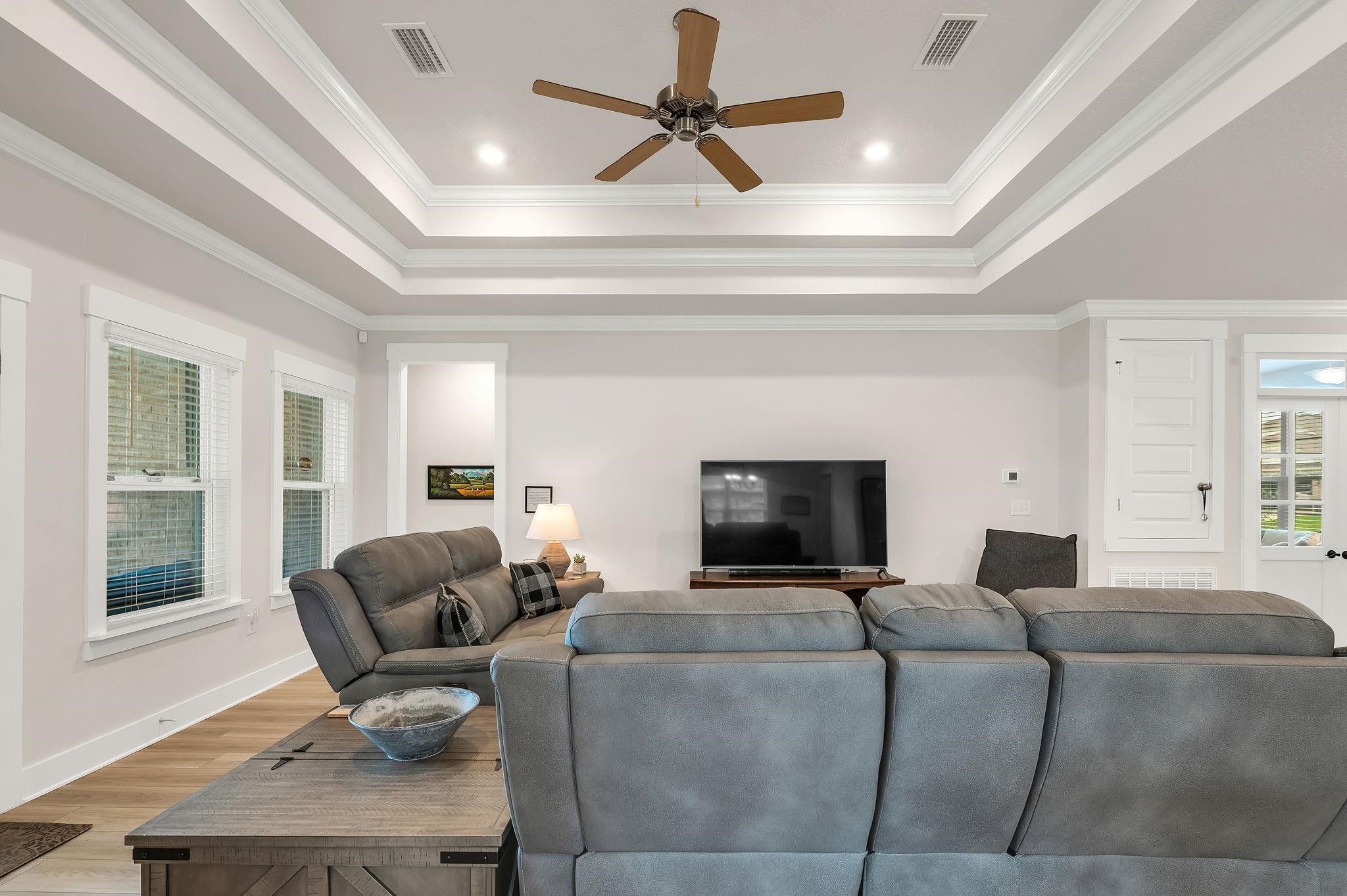 9816 Lakeview Drive Foley, AL 36535 - Photo 11 of 59 Living Room