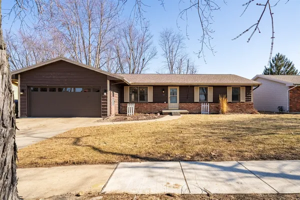 $277,000 | 112 South Cottage Avenue, Normal, IL 61761