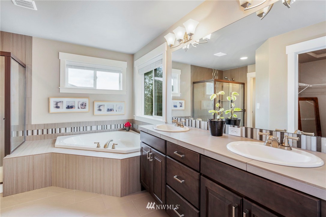 4732 Northeast 25th Street Renton, WA 98059 - Photo 14 of 21