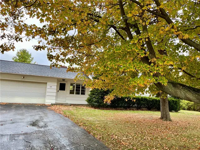$2,100 | 1031 Janes Road, Greece, NY 14612