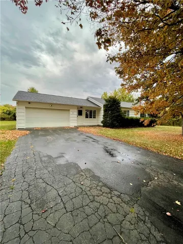 $2,100 | 1031 Janes Road, Greece, NY 14612