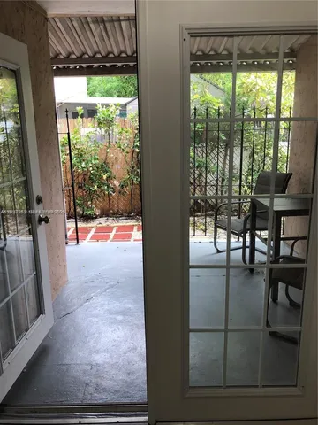 a view of livingroom with furniture