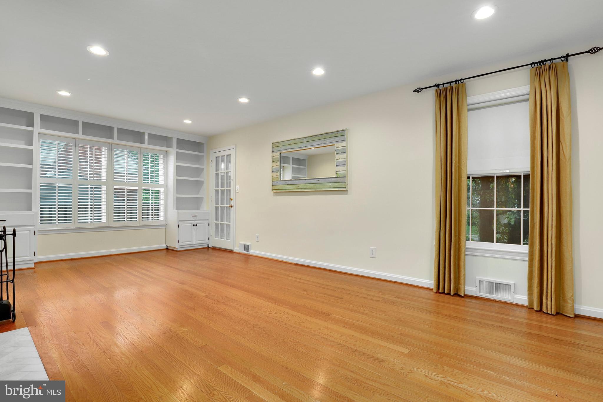 8210 Maple Ridge Road Bethesda, MD 20814 - Photo 3 of 27