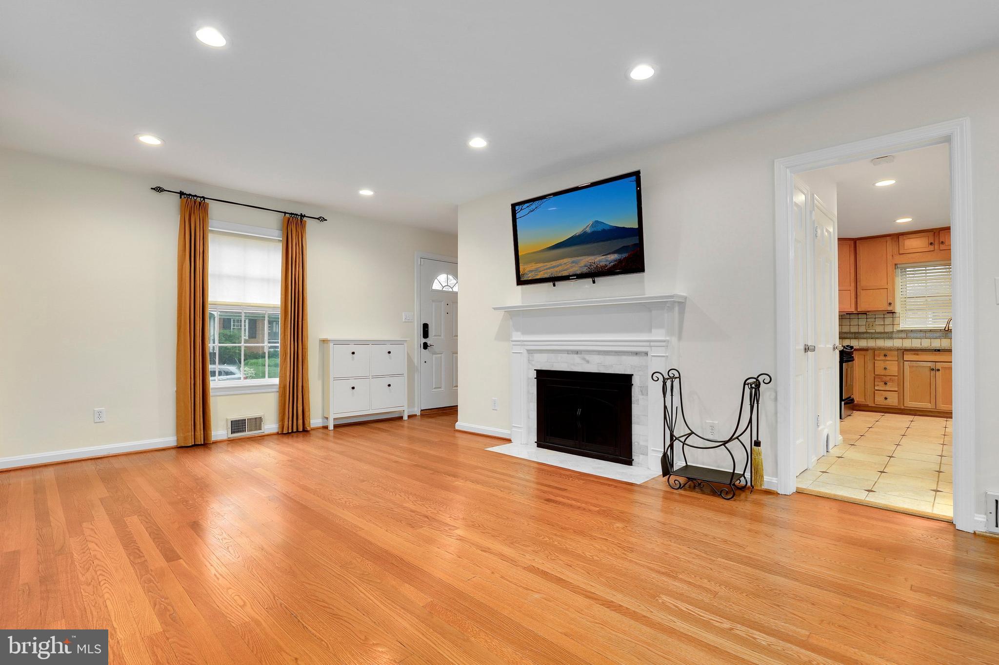 8210 Maple Ridge Road Bethesda, MD 20814 - Photo 5 of 27