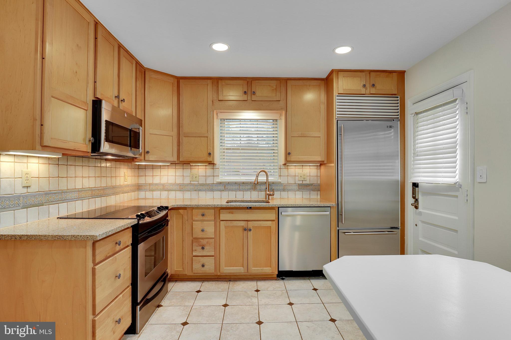 8210 Maple Ridge Road Bethesda, MD 20814 - Photo 7 of 27