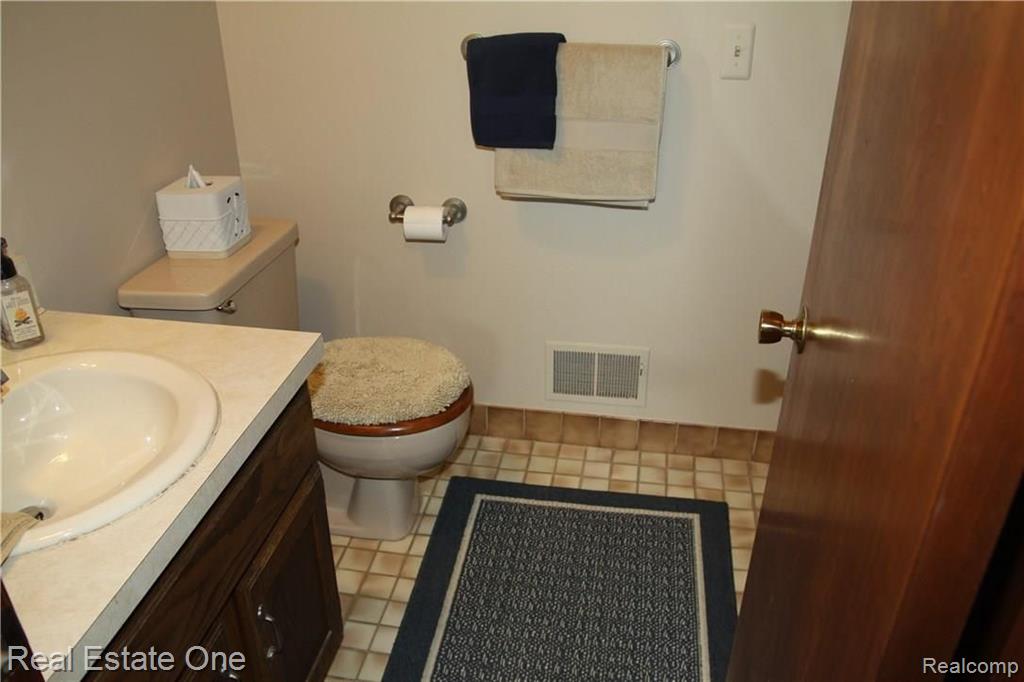 35301 Riebel Clinton Township, MI 48035 - Photo 7 of 24 Gallery Image 7