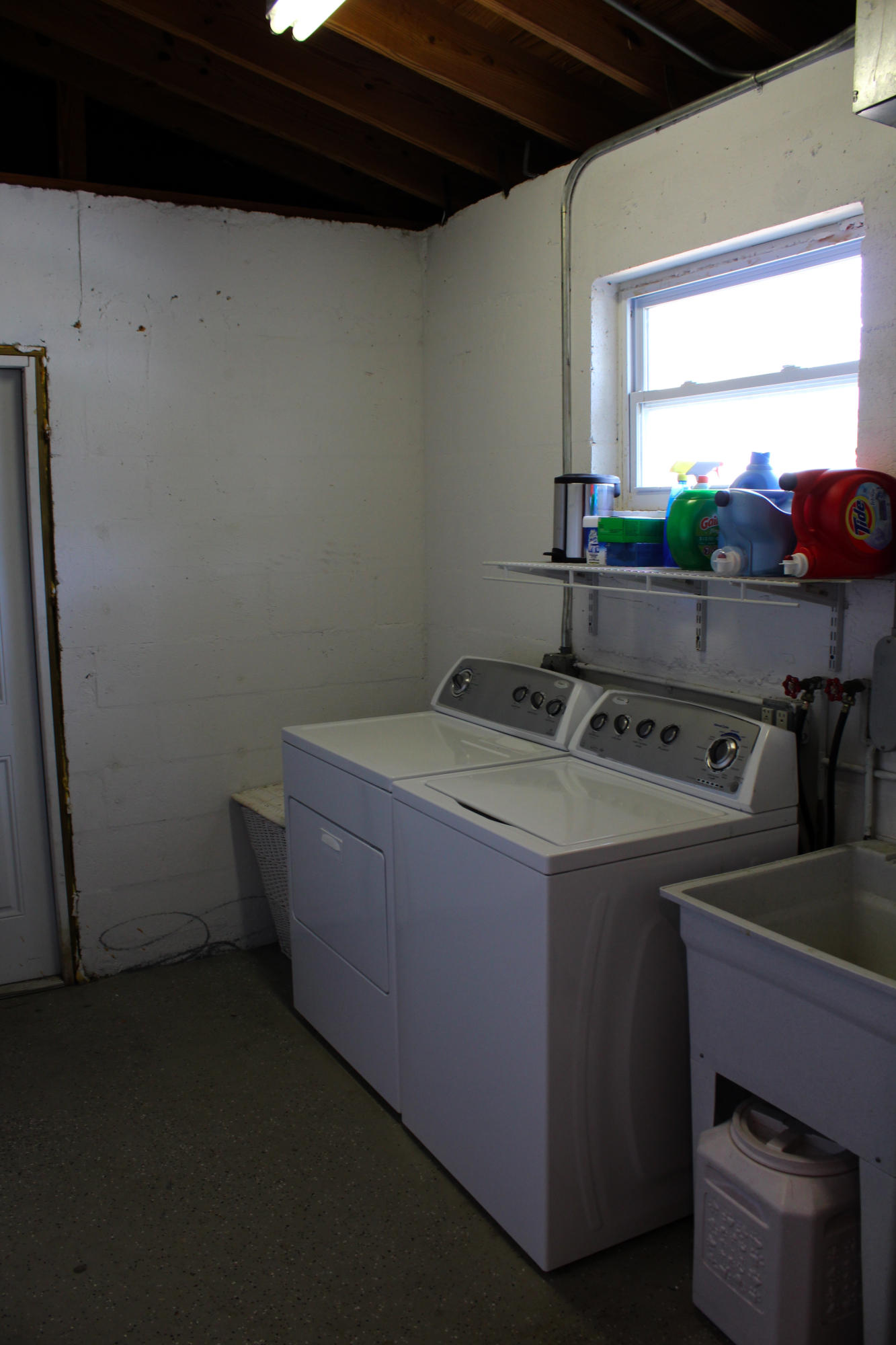 431 Northeast 37th Street Boca Raton, FL 33431 - Photo 24 of 27 LAUNDRY RM