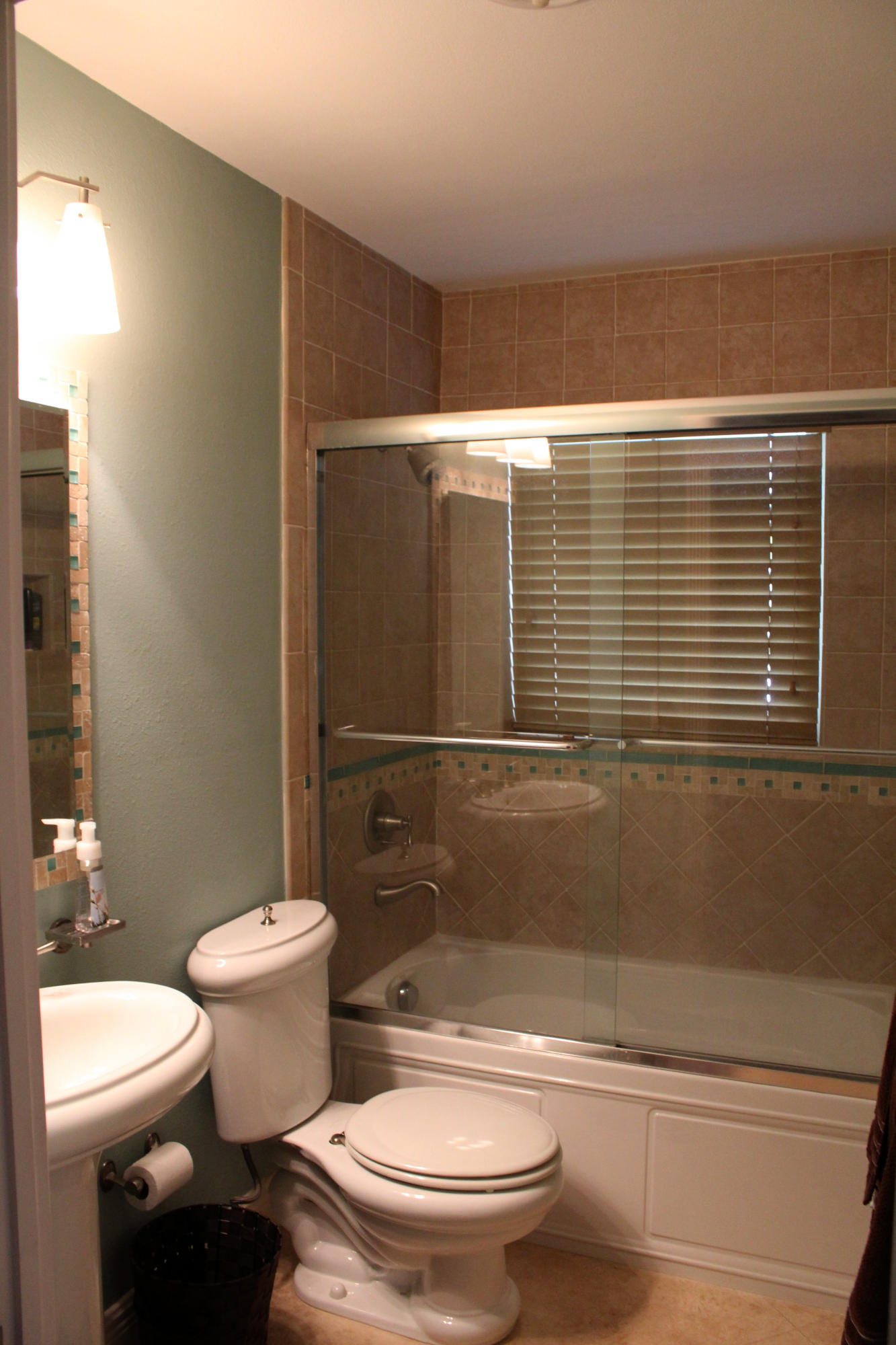 431 Northeast 37th Street Boca Raton, FL 33431 - Photo 7 of 27 GUEST BATH