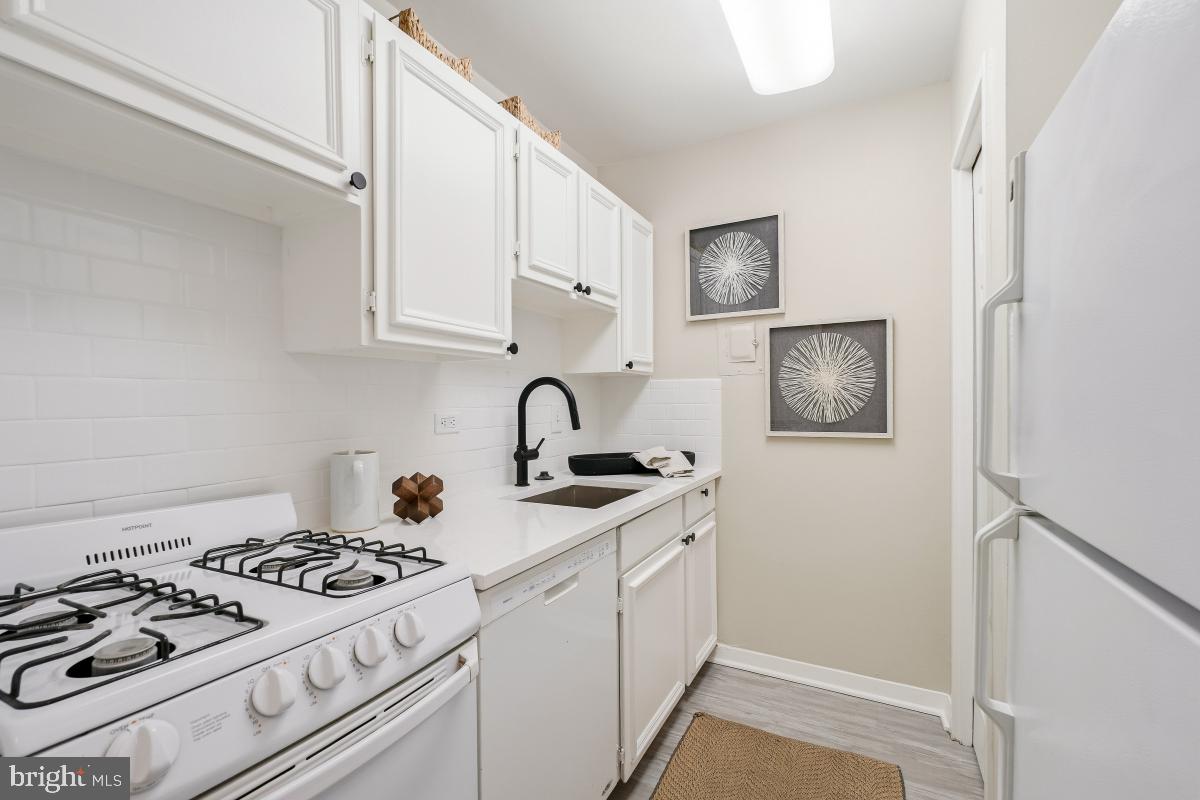 1900 Lyttonsville Road, Unit 1003 Silver Spring, MD 20910 - Photo 12 of 26