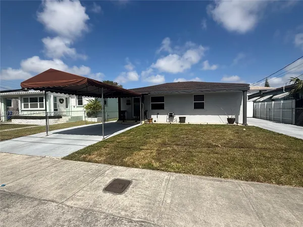 a front view of house with yard