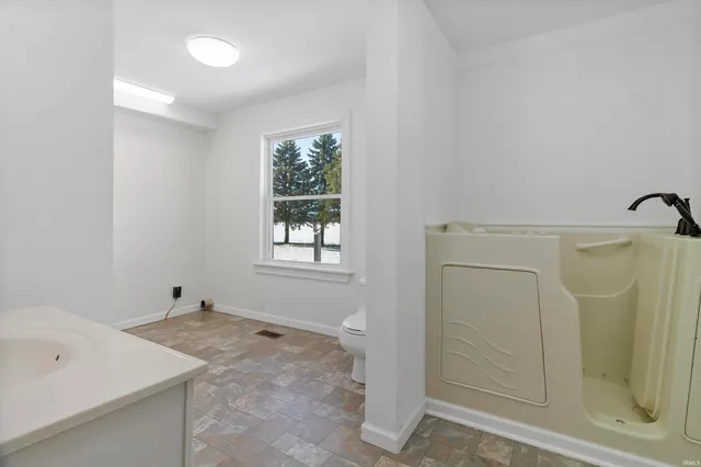 $185,000 | 1614 Muncie Pike, Jonesboro, IN 46938