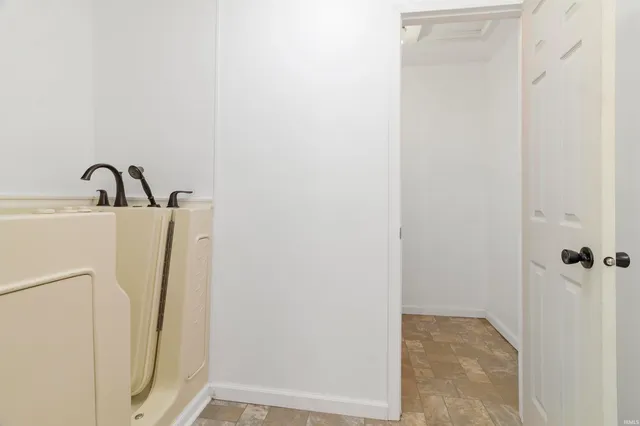 $185,000 | 1614 Muncie Pike, Jonesboro, IN 46938