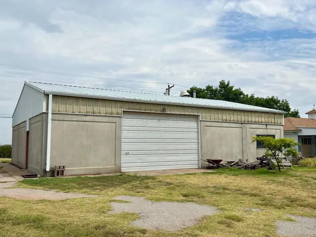 $380,000 | 1814 North Main Street, Shamrock, TX 79079