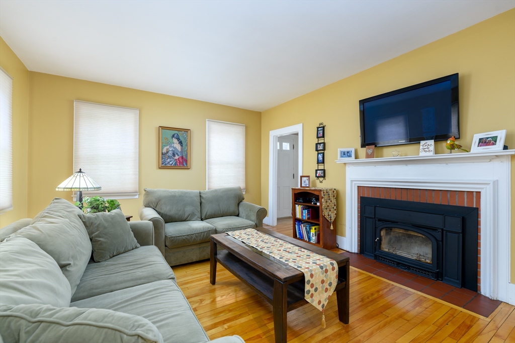 42 Lovell Road Holden, MA 01520 - Photo 12 of 26