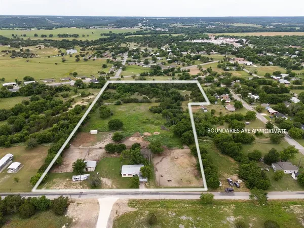$325,900 | 418 Broadway Street, Meridian, TX 76665