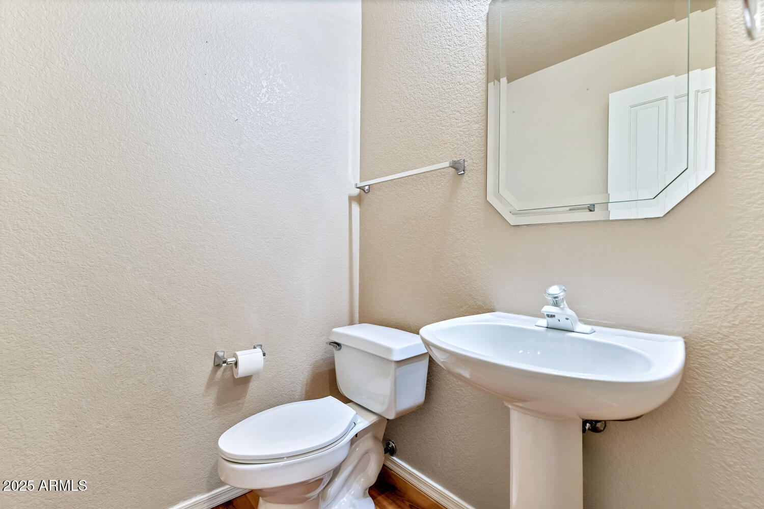 1054 South Butte Lane Gilbert, AZ 85296 - Photo 14 of 33 Half Bath