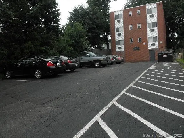 $1,395 | 76 Palisade Avenue, Unit B3, Bridgeport, CT 06610