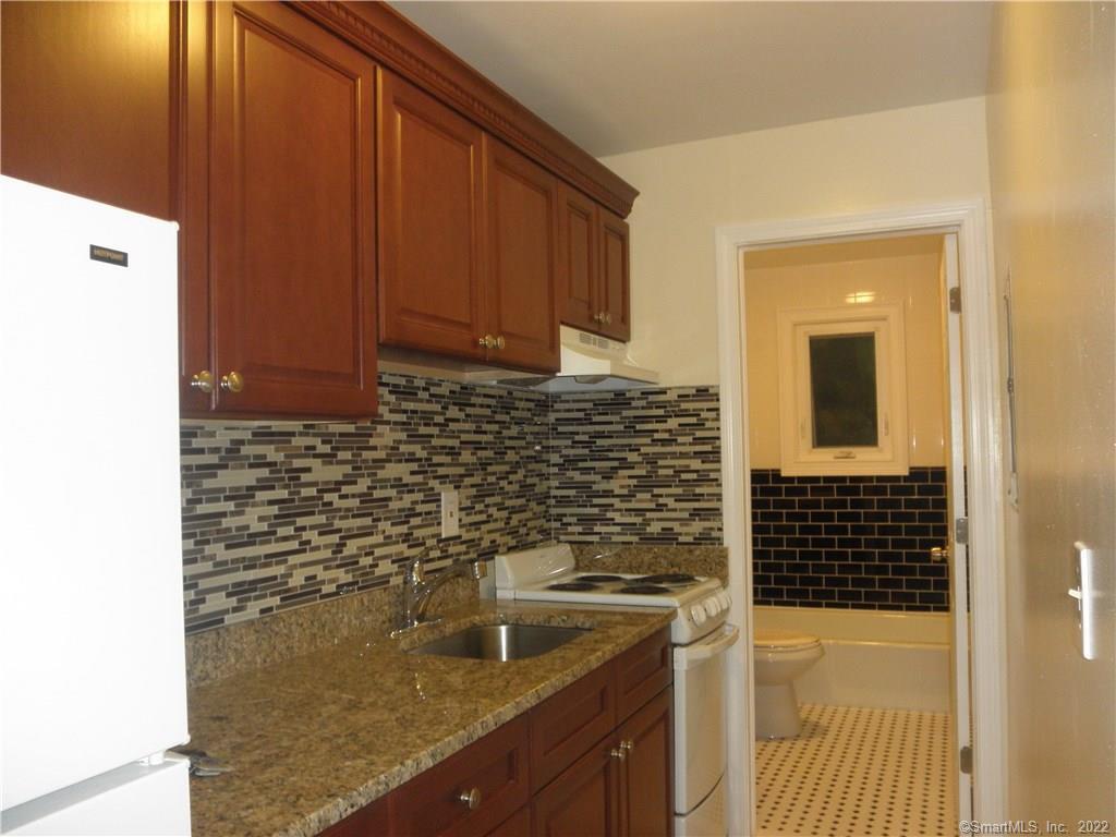 76 Palisade Avenue, Unit B3 Bridgeport, CT 06610 - Photo 3 of 14