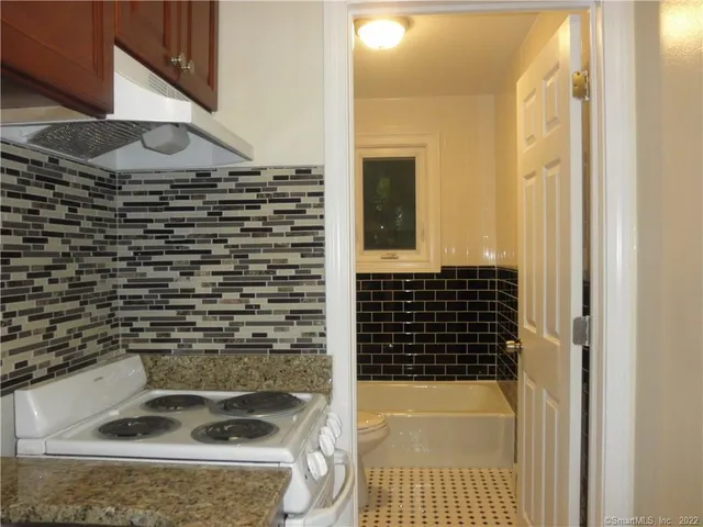 $1,395 | 76 Palisade Avenue, Unit B3, Bridgeport, CT 06610