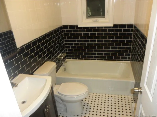 $1,395 | 76 Palisade Avenue, Unit B3, Bridgeport, CT 06610