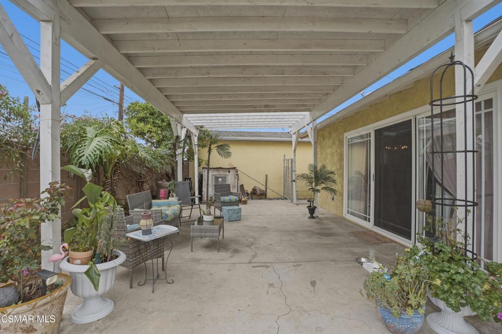 558 East Hemlock Street Oxnard, CA 93033 - Photo 19 of 22