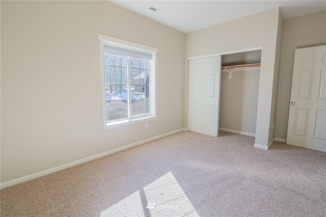910 Old Cedars Road Cle Elum, WA 98922 - Photo 22 of 33 an empty room with windows