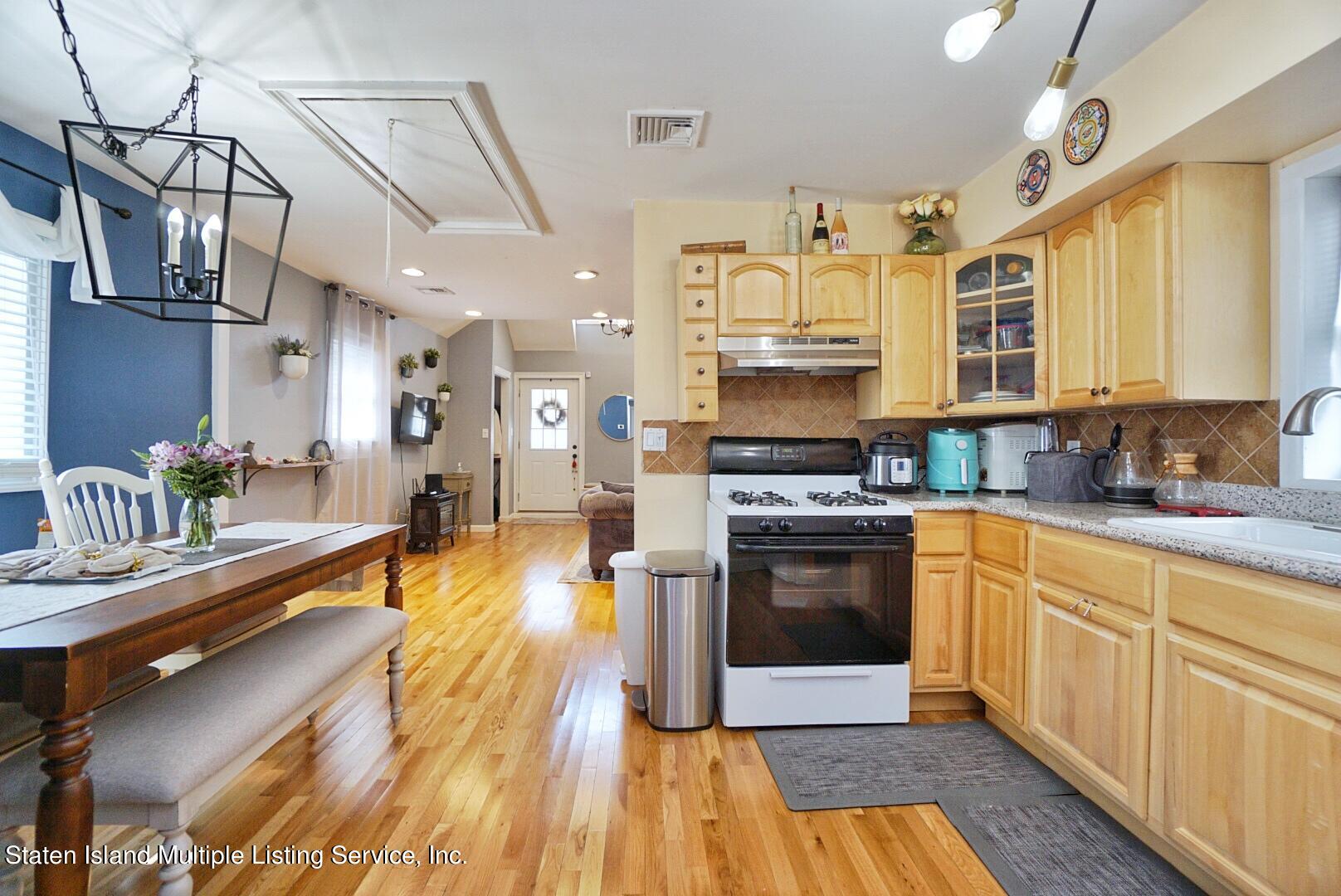 192 Bathgate Street Staten Island, NY 10312 - Photo 11 of 33 Kitchen