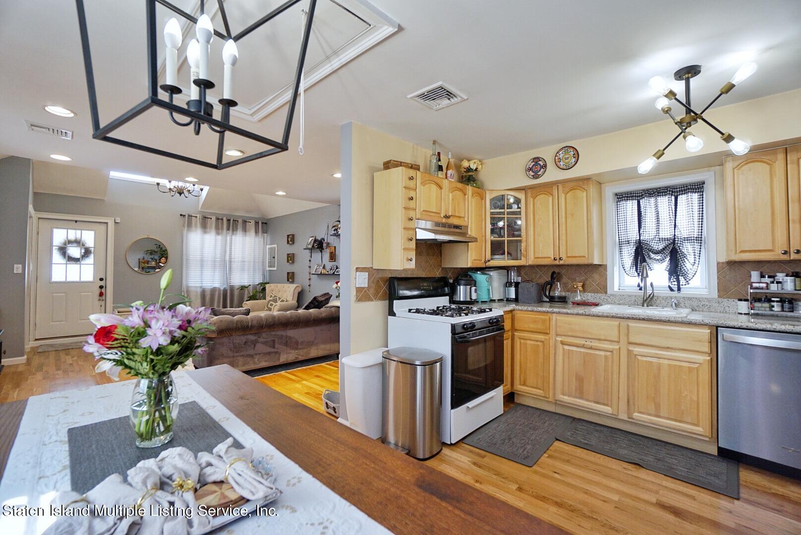 192 Bathgate Street Staten Island, NY 10312 - Photo 12 of 33 Living area