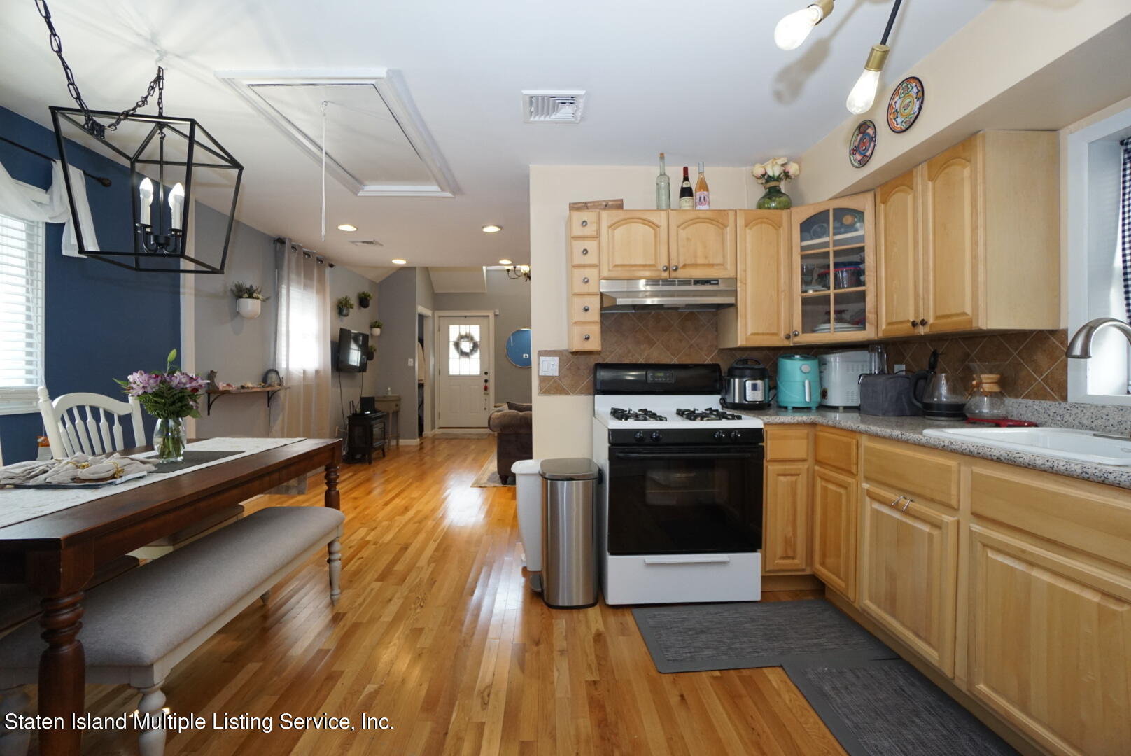 192 Bathgate Street Staten Island, NY 10312 - Photo 13 of 33 Photo May 09, 7 12 10 PM